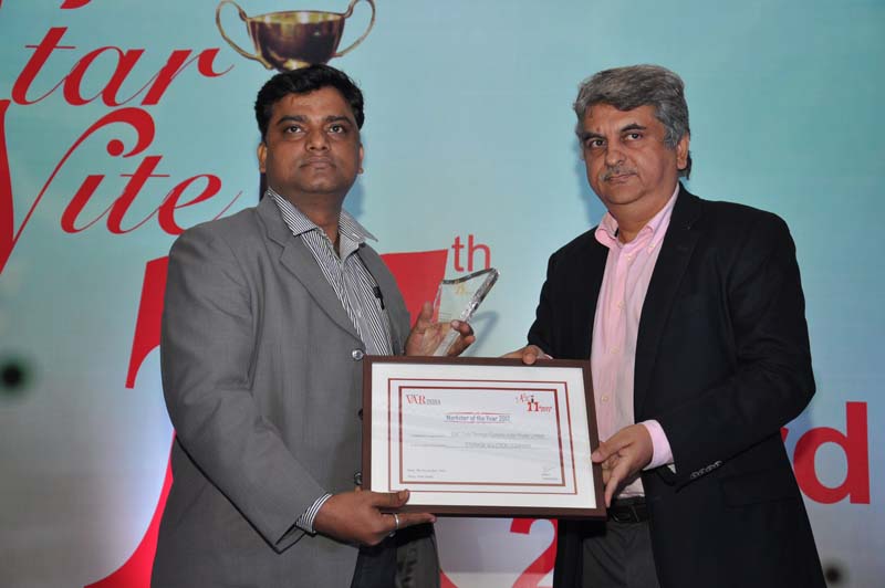 Mr. Ranjan Chopra, M.D.- Team Computers gives away award to EMC